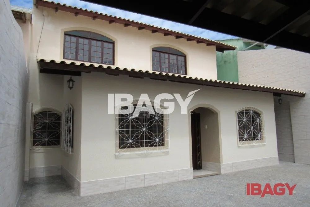 Excelente Casa 3 dormitório(s) em Capoeiras - Florianópolis - Foto 3