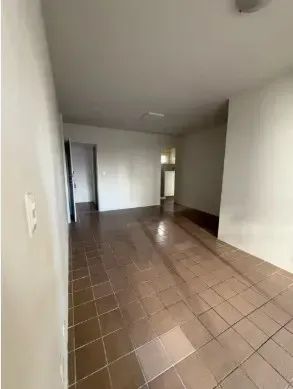APARTAMENTO AMPLO, BEM VENTILADO E COM ÓTIMA LOCALIZAÇÃO - Foto 3