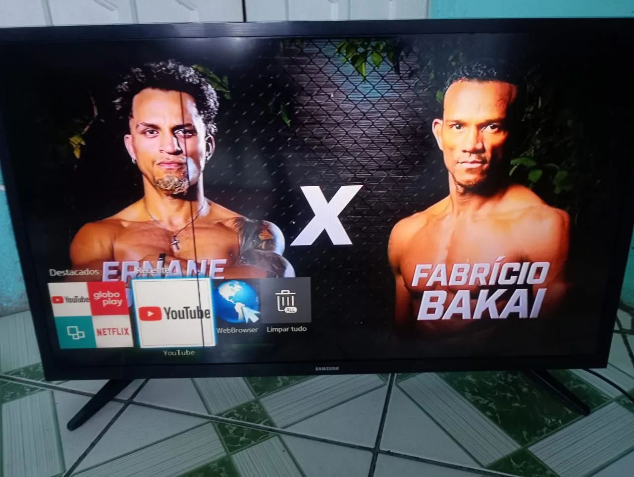 TV.  Samsung.  Smart.  32.  Polegadas.  Com.  Controle.  Leia
