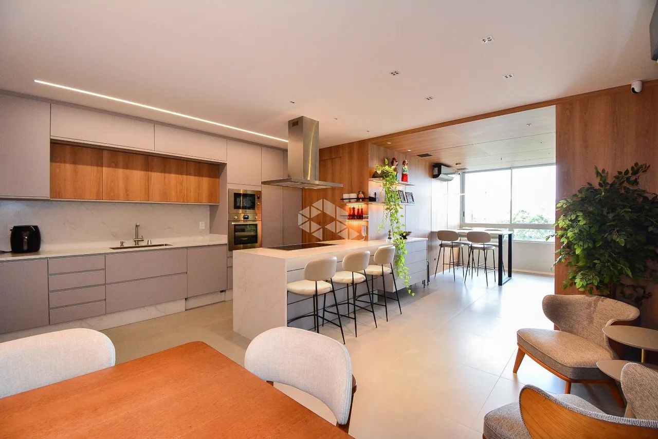 APARTAMENTO DE 2 SUÍTES COM SACADA E CHURRASQUEIRA À VENDA NO CENTRO DE FLORIANÓPOLIS - Foto 2