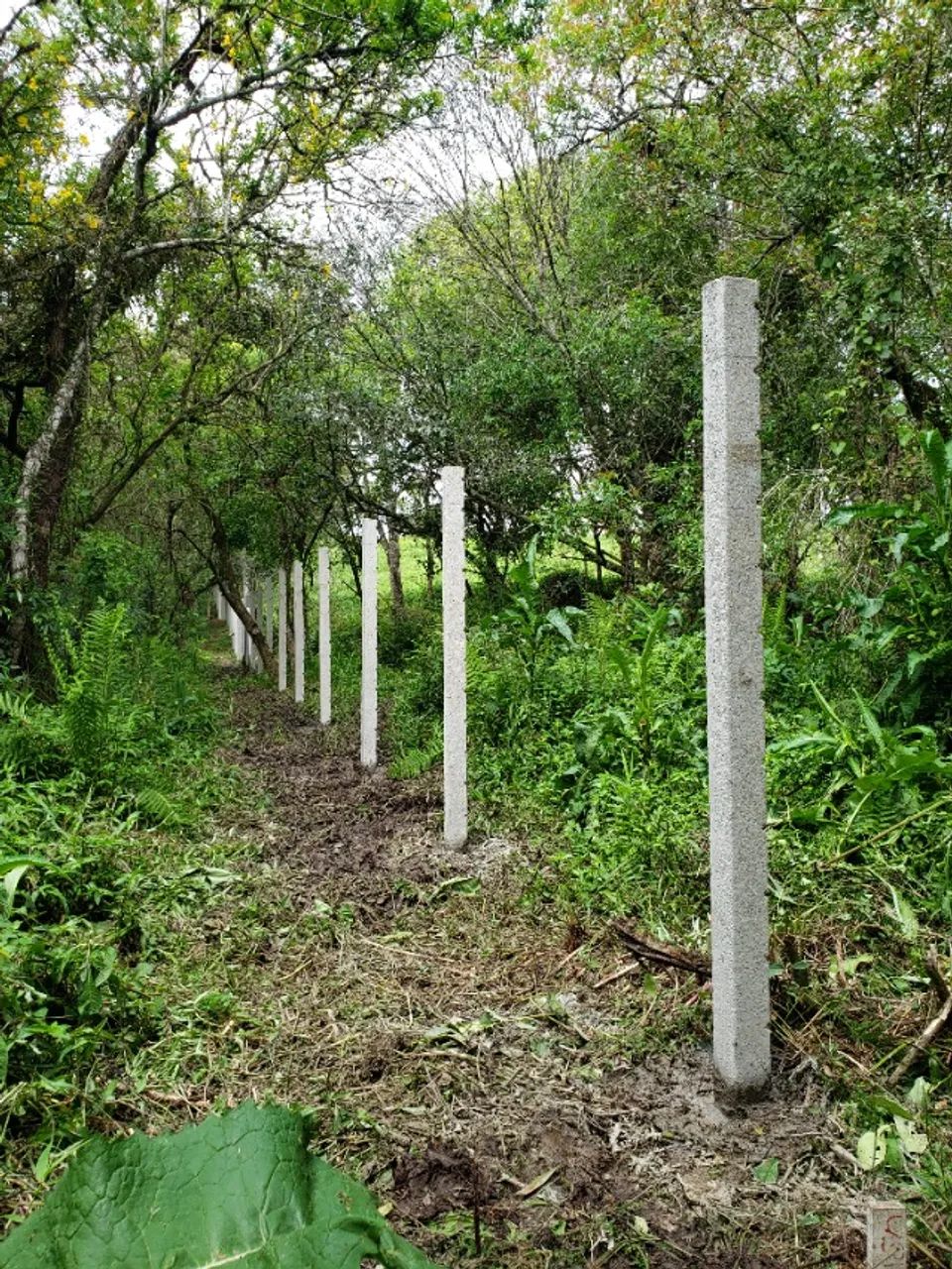Palanque para cerca de arame ou tela Alambrando Muro Reto Curvo - Foto 5