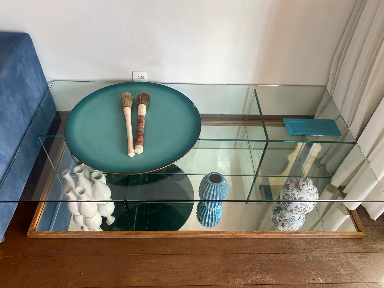 mesa de centro de vidro e espelho