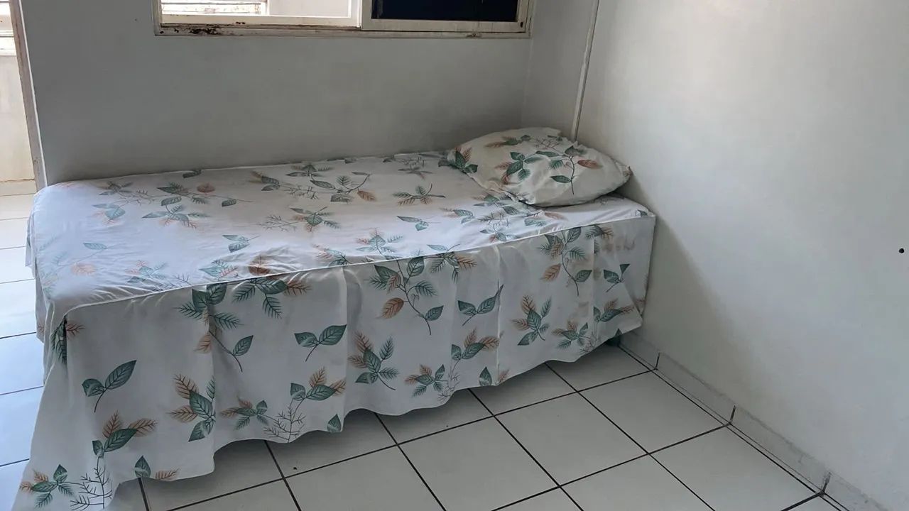 Cama de solteiro usada 