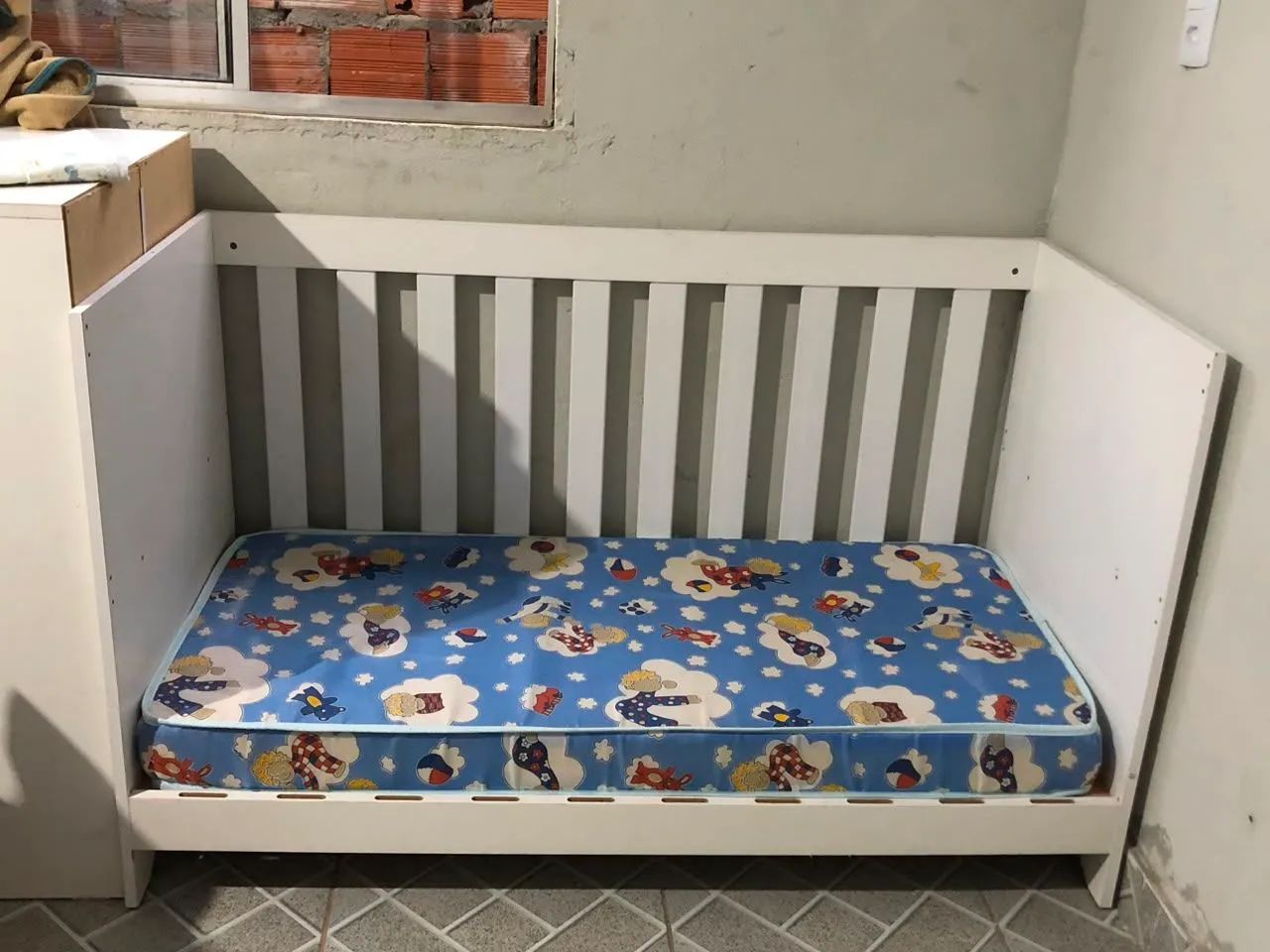 Vendo guarda roupa e berço com colchão  - Foto 2