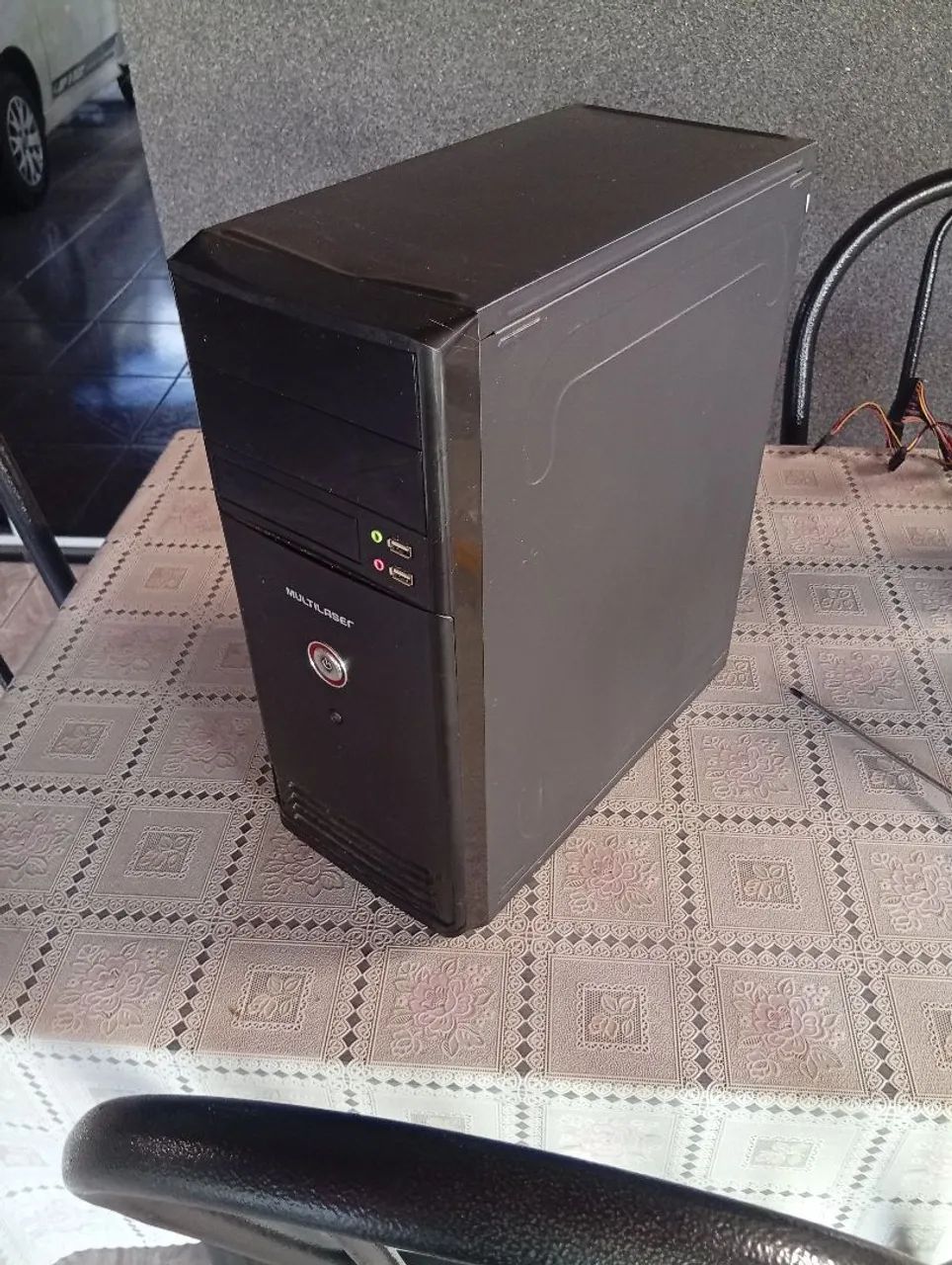 Gabinete Multilaser usado com leve amassado na parte superior