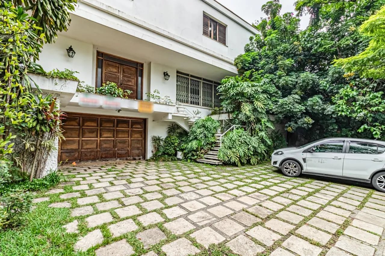 Casa comercial na Avenida São Valério, 533  600 m²