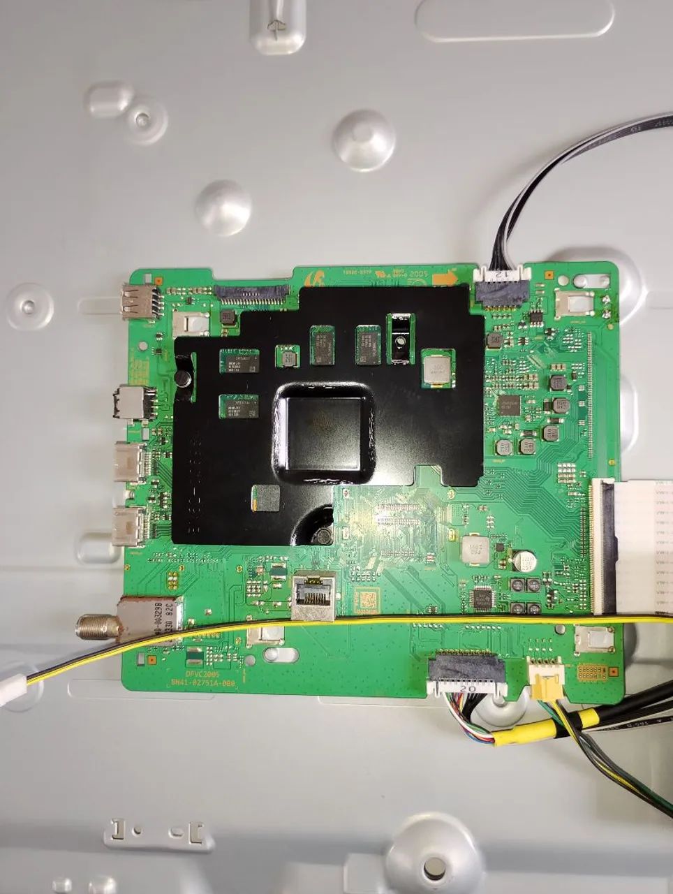 Smart Tv 75 polegadas Vendo pra concerto ou retirar peças  - Foto 3