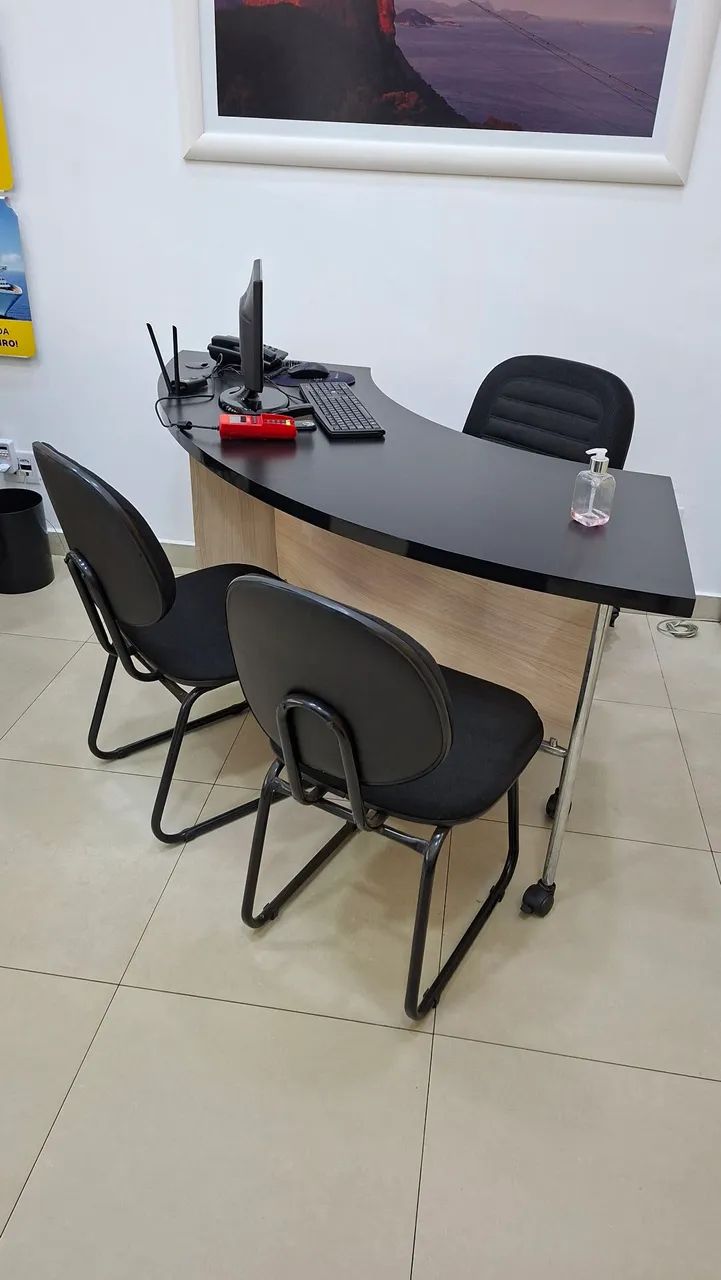 Conjunto de mesa e cadeiras 