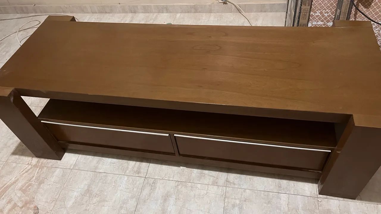 Rack de televisão com duas gavetas em excelente estado