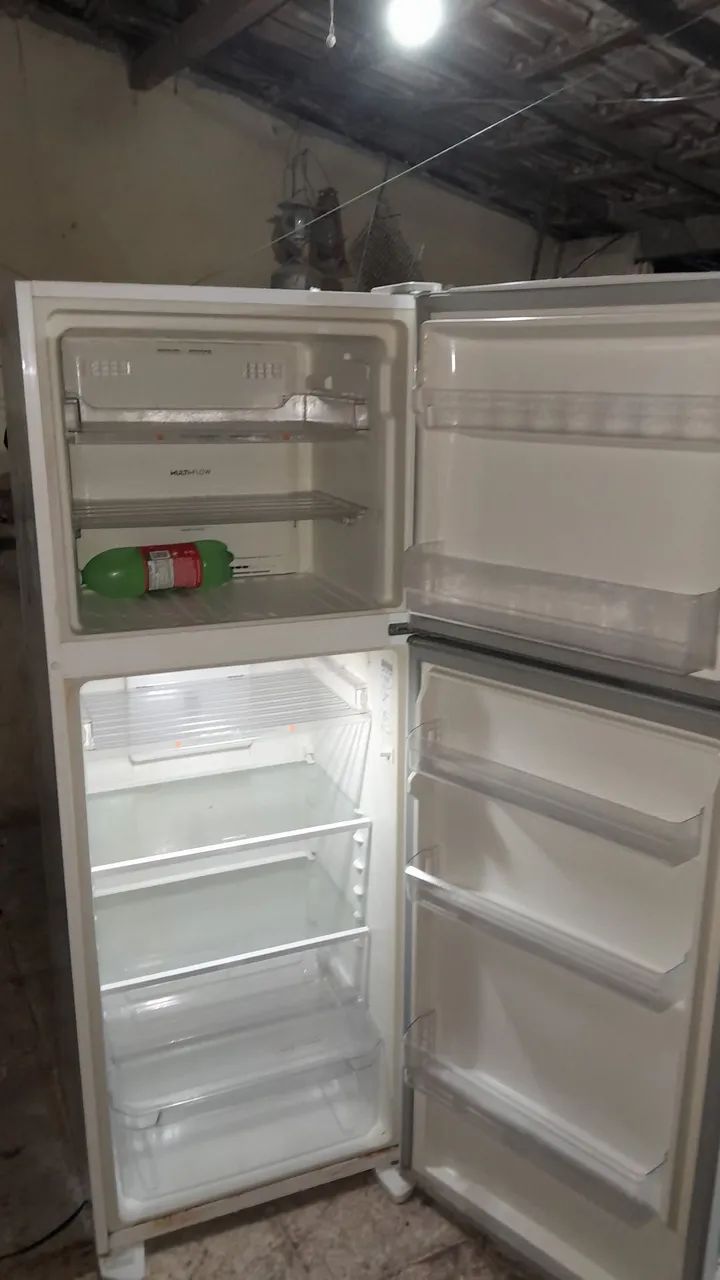 Vendo geladeira funcionando perdeitamente  - Foto 3