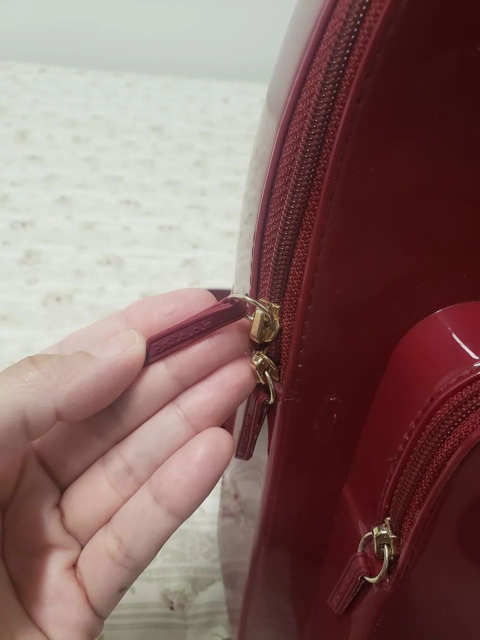 Mochila Petite Jolie Bordô - Foto 5