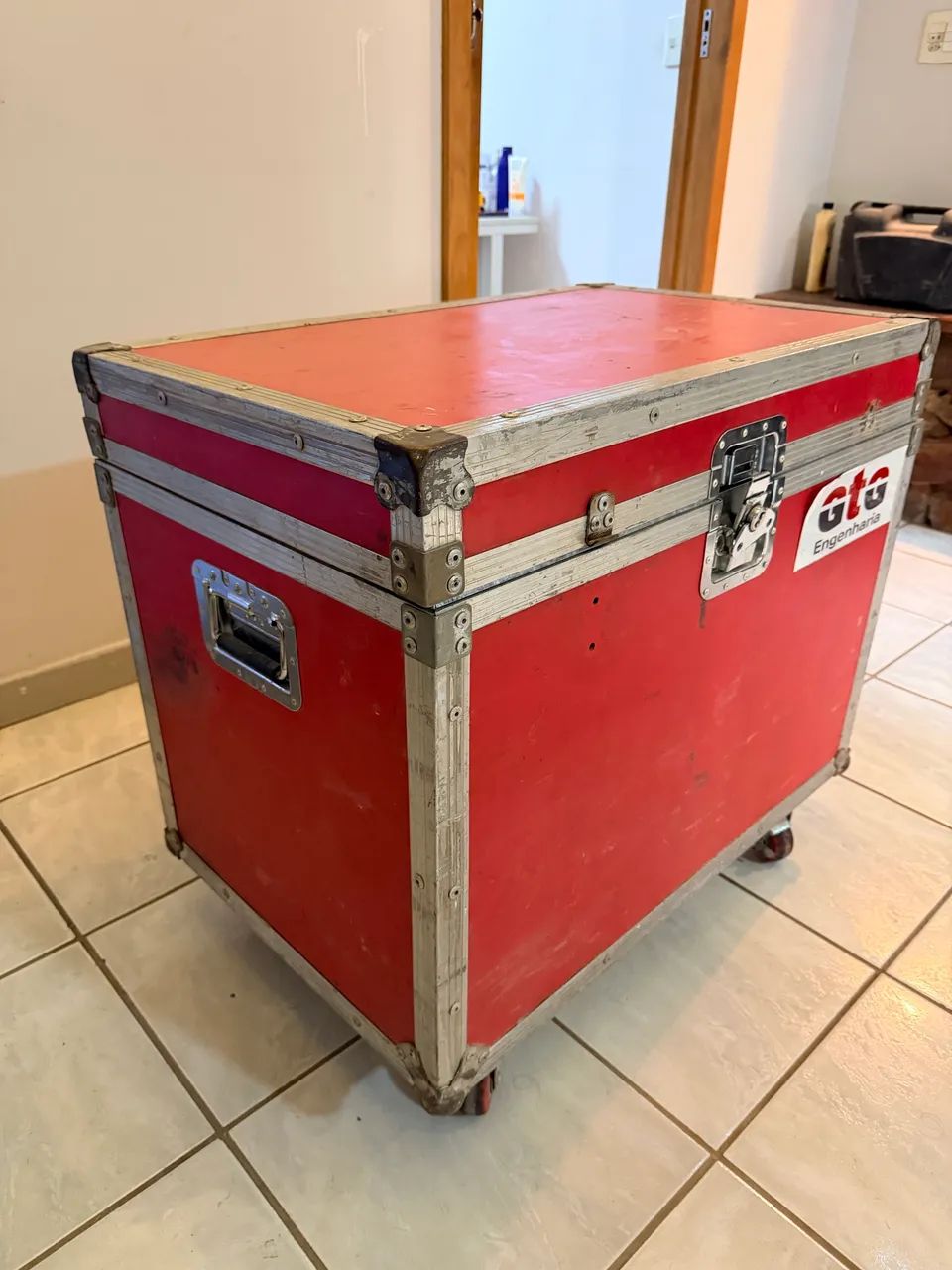 CASE DE MADEIRA COM FÓRMICA 