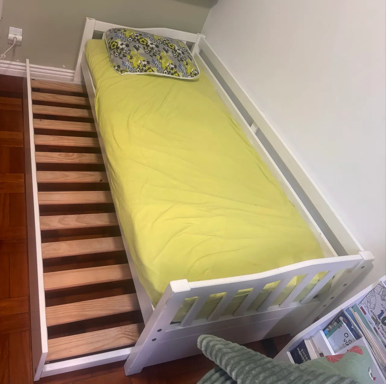 Cama  MDF branca de solteiro com bicama e colchão  - Foto 3