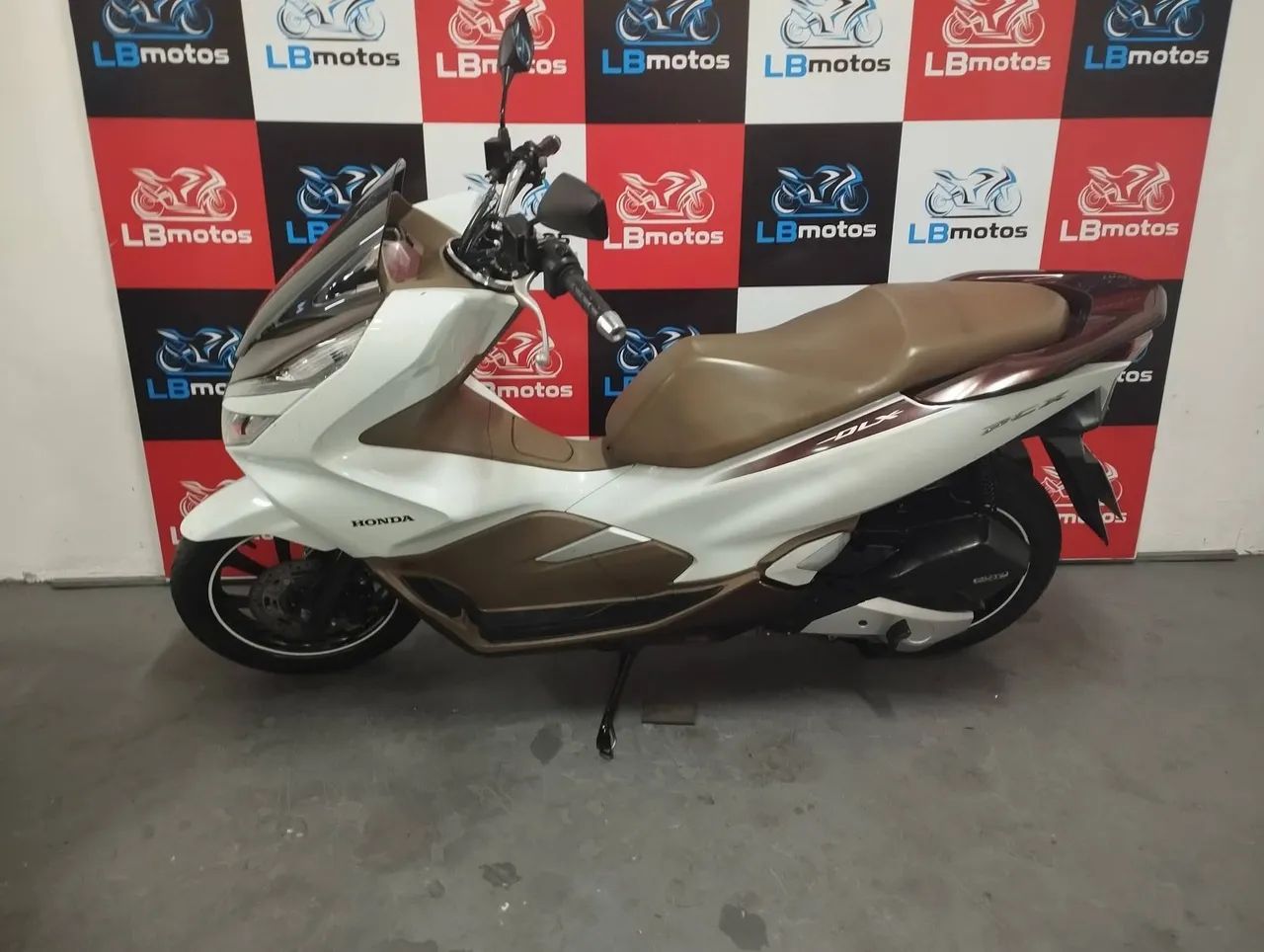 PCX DLX - Foto 2