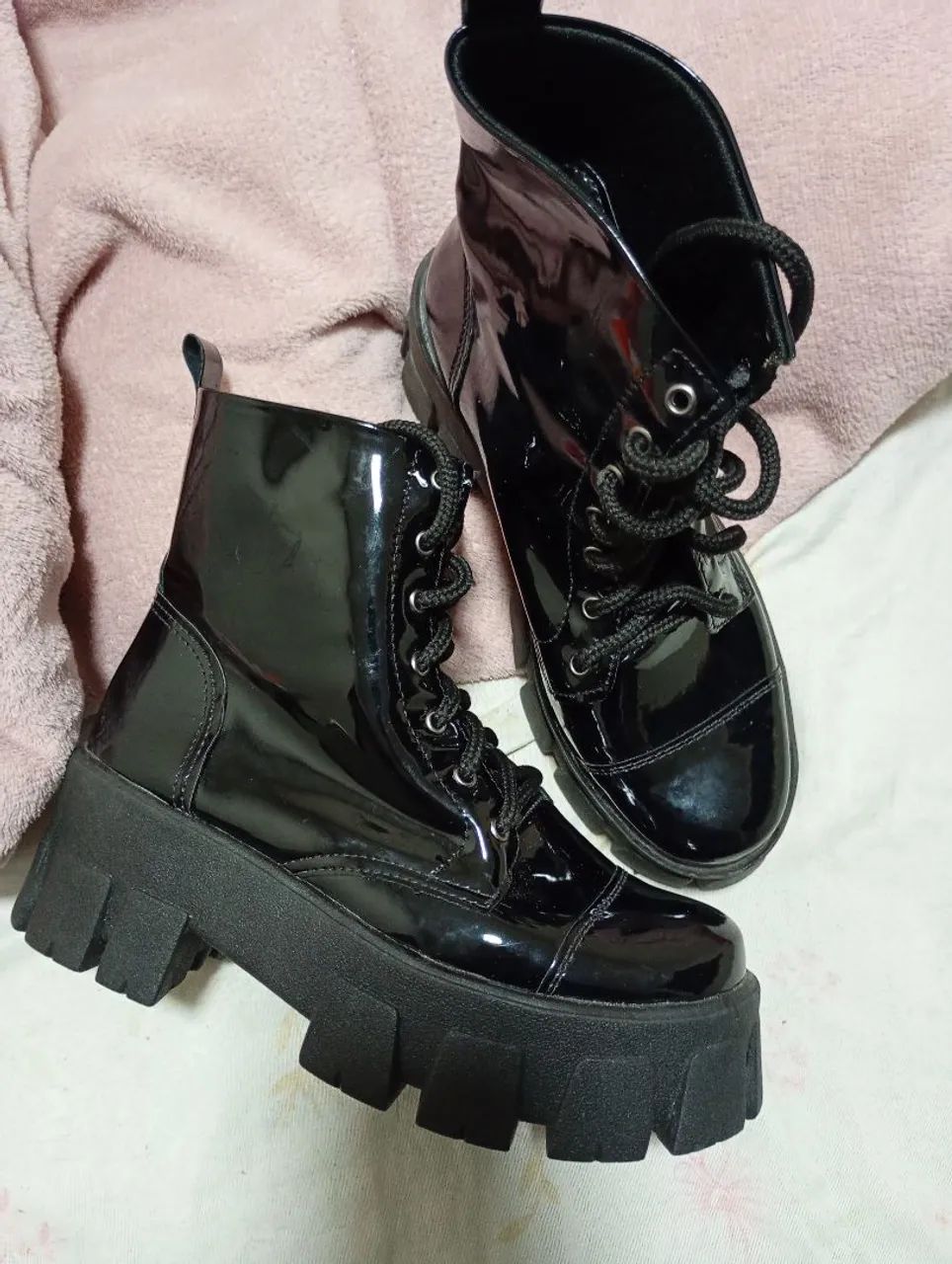 Bota Coturno Tratorada Preto Verniz 