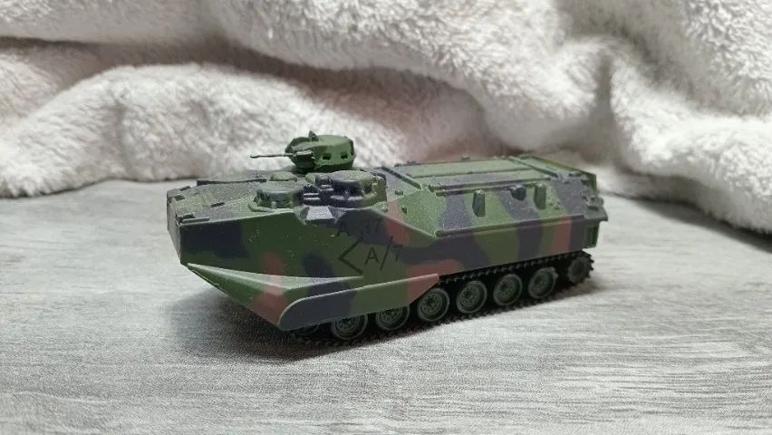 BLINDADO DE COMBATE E TRANSPORTE ANFÍBIO - EM METAL- ESC. 1/72 - Foto 2
