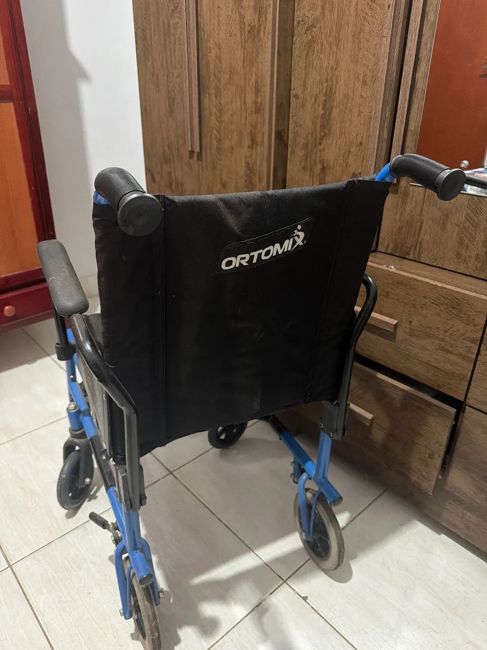 CADEIRA DE RODAS ORTOMIX POUQUÍSSIMA USADA - Foto 3