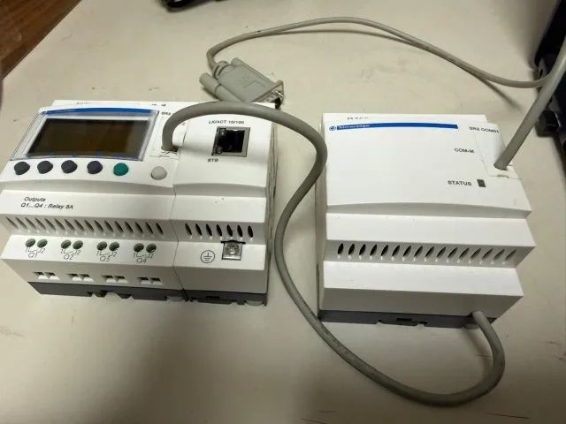 Kit Schneider / Telemecanique Zelio Logic SR3 B101BD + Módulos SR3 NET01BD e SR2 COM01 - Foto 5