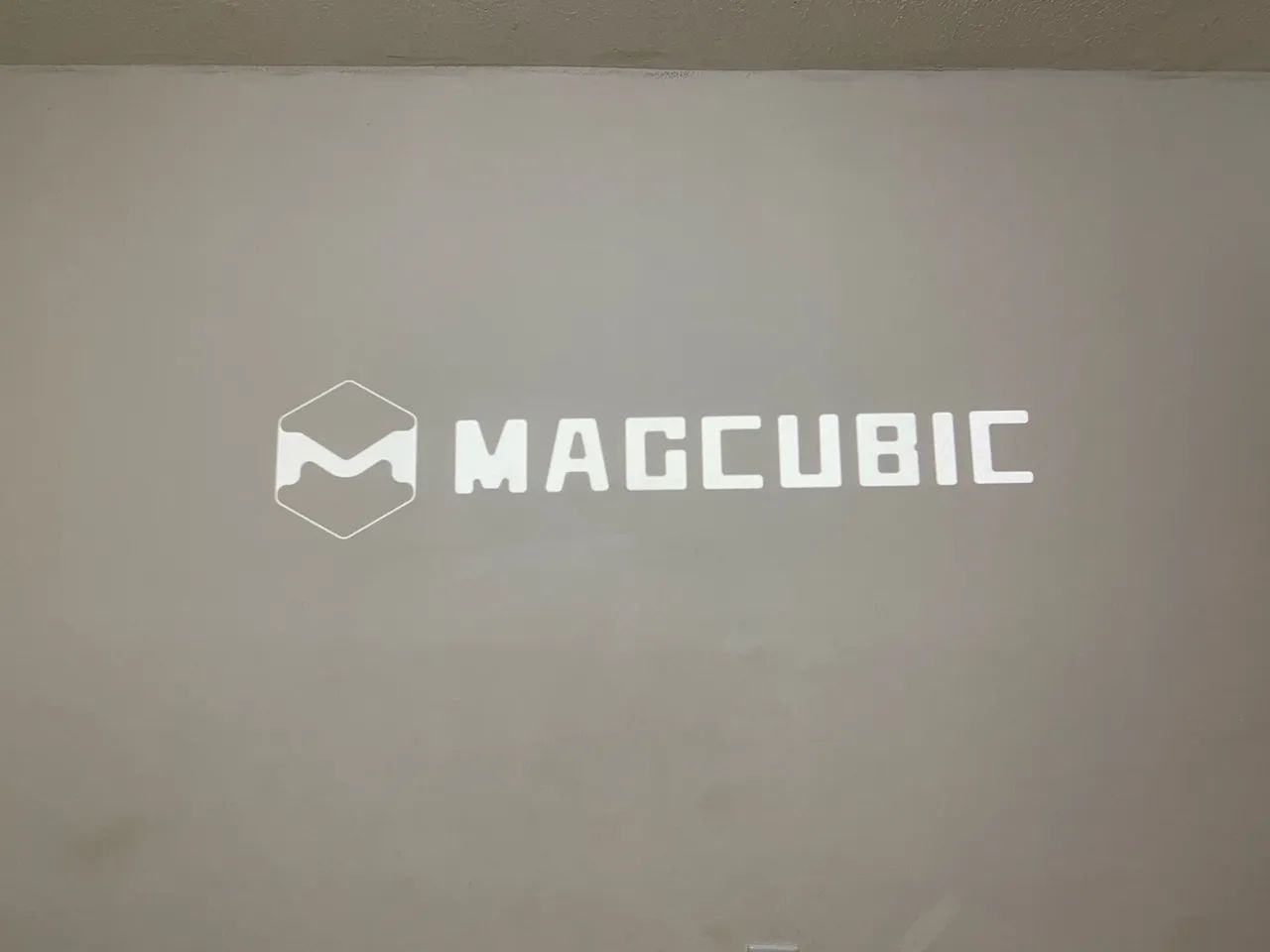 Projetor MAGCUBIC l018 perfeito  - Foto 4