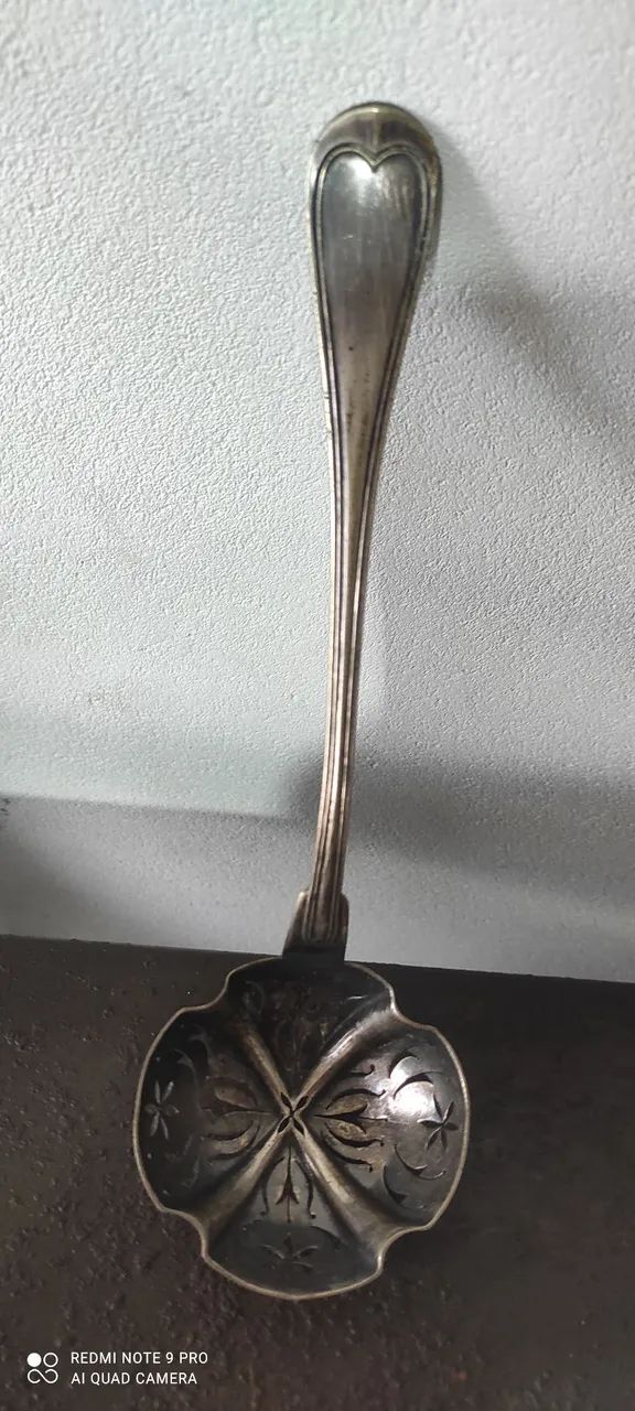 Conchinha antiga, vazada,metal: