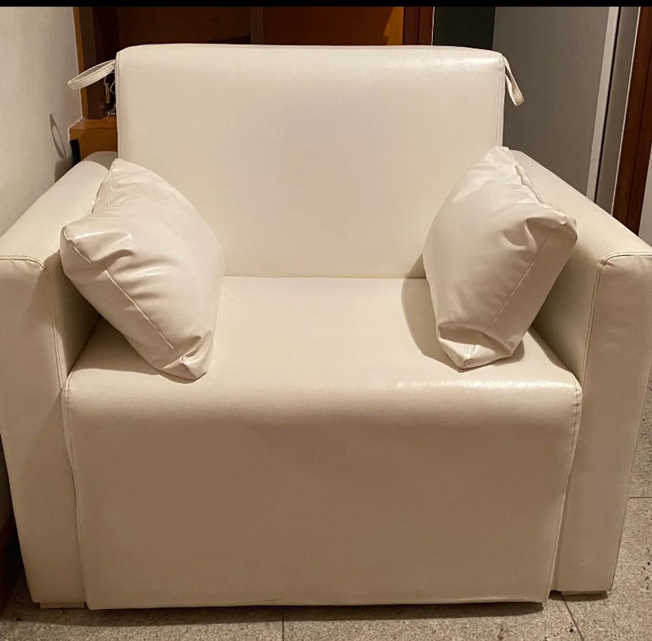 Vendo poltrona /cama de solteiro  perfeita para ambientes de pouco espaço