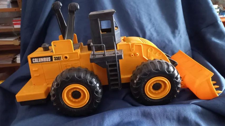 Trator retro escavadeira - brinquedo - Foto 3