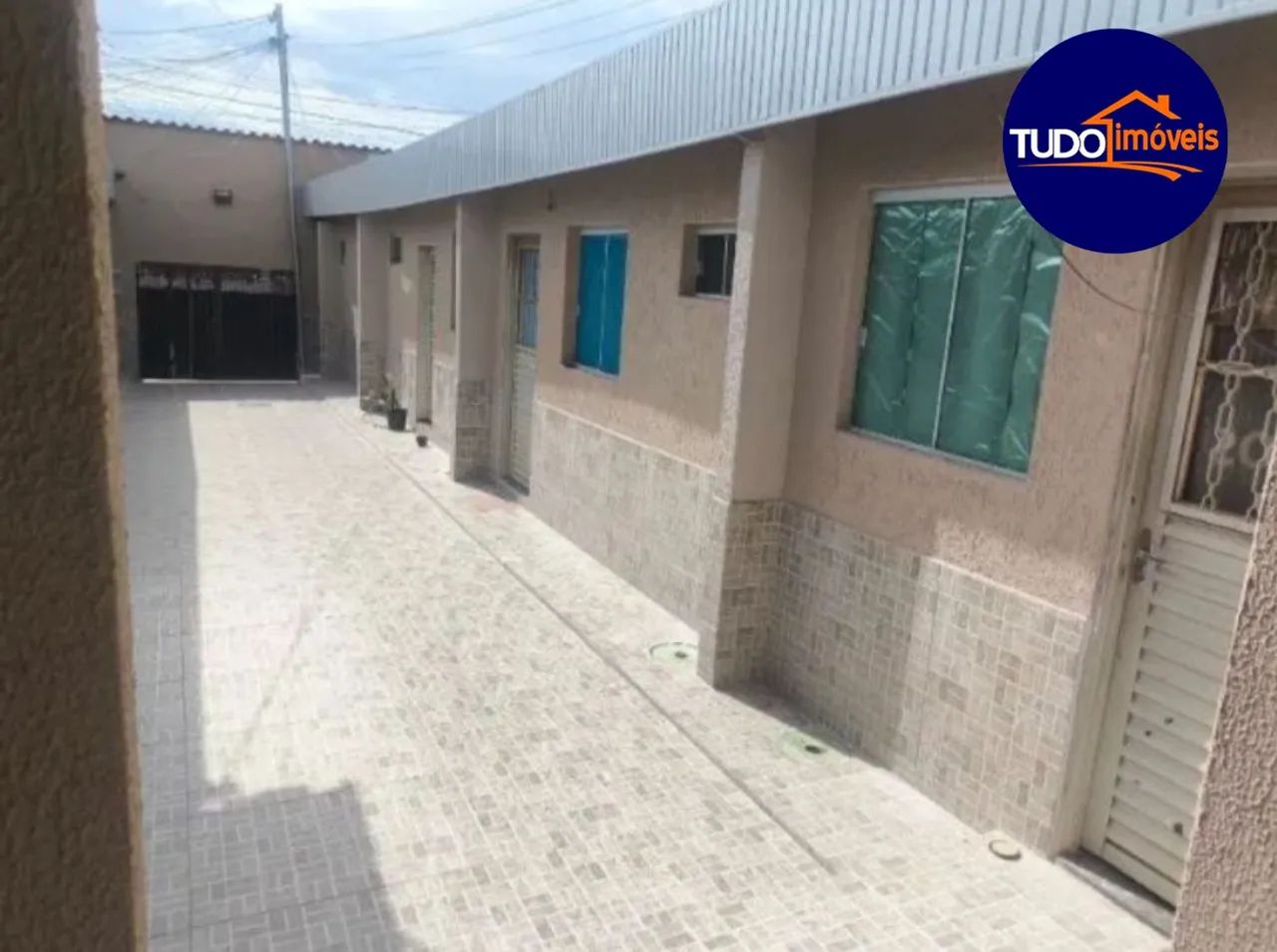 Imperdível: Terreno com kitnets e lojas comerciais à venda em Brasília-DF, Setor Leste (Ga
