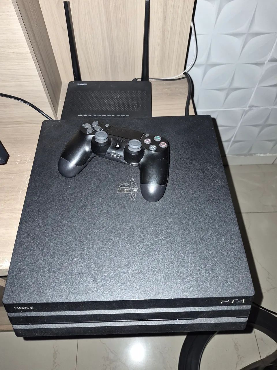Ps4 pro 1tb com 1 controle e 1 jogo 