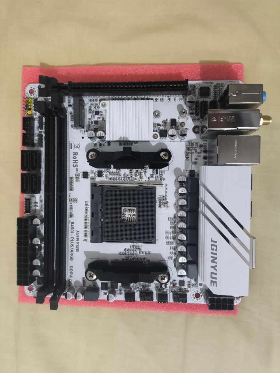 Placa mãe AM4 B450i-PLUS ARGB Mini-itx - Foto 2
