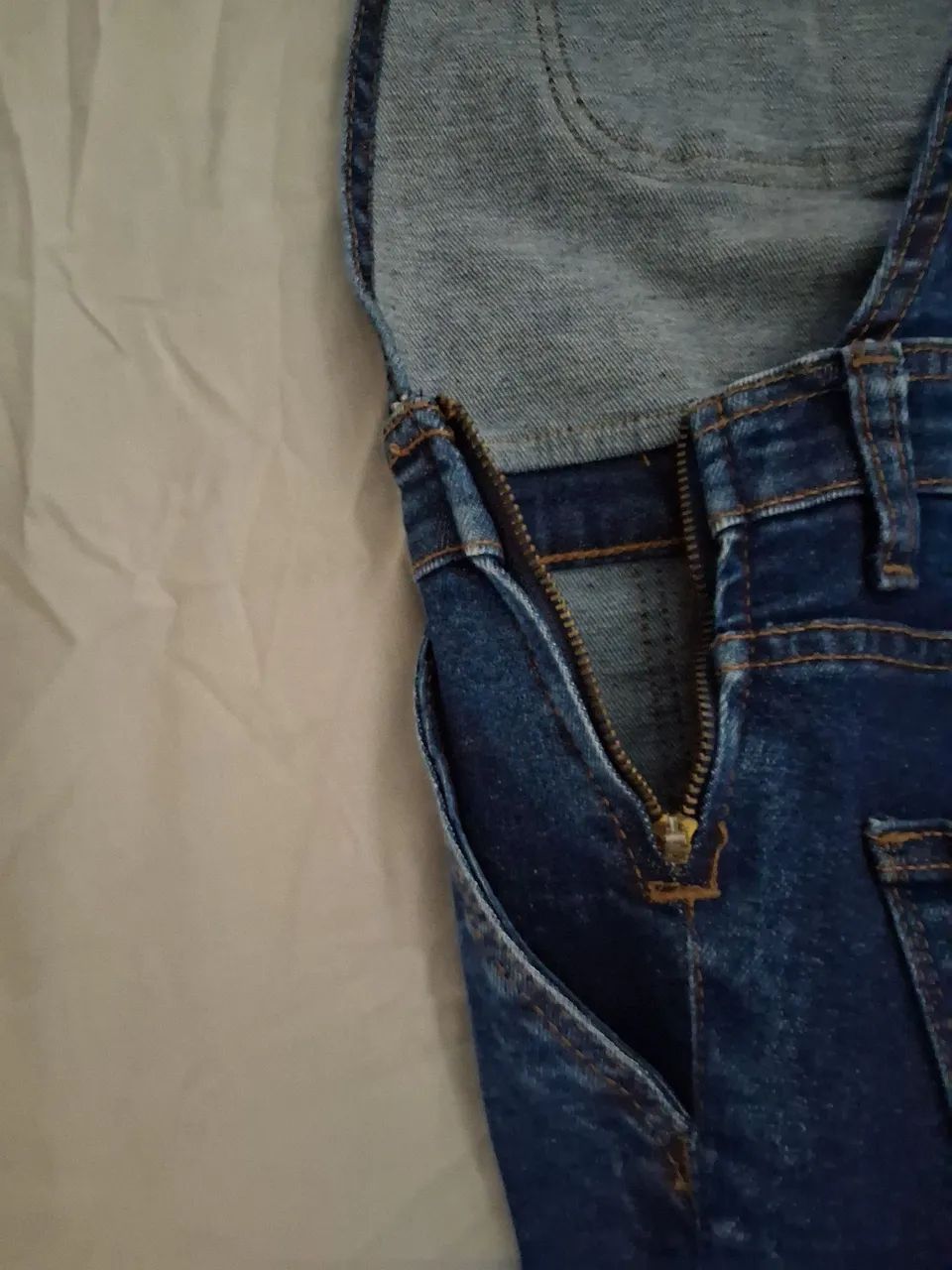 JARDINEIRA FEMININA JEANS COM ELASTANO  - Foto 5