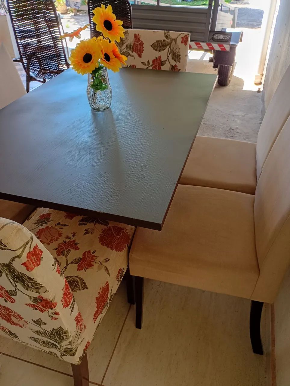 Mesa com 6 cadeiras bem nova entrego  - Foto 4