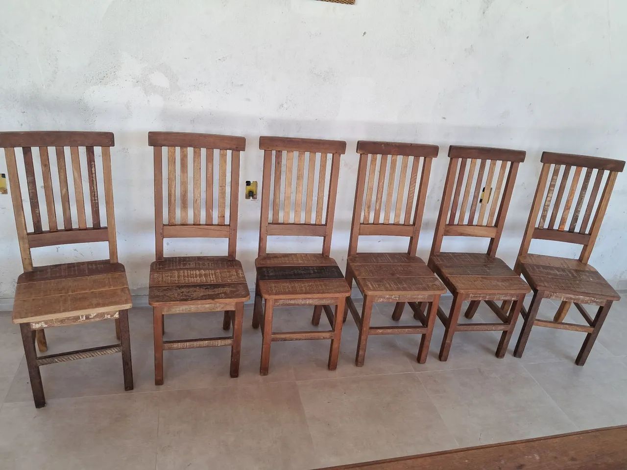 Mesa com 1 gaveta e 6 cadeiras de madeira demolição  - Foto 3