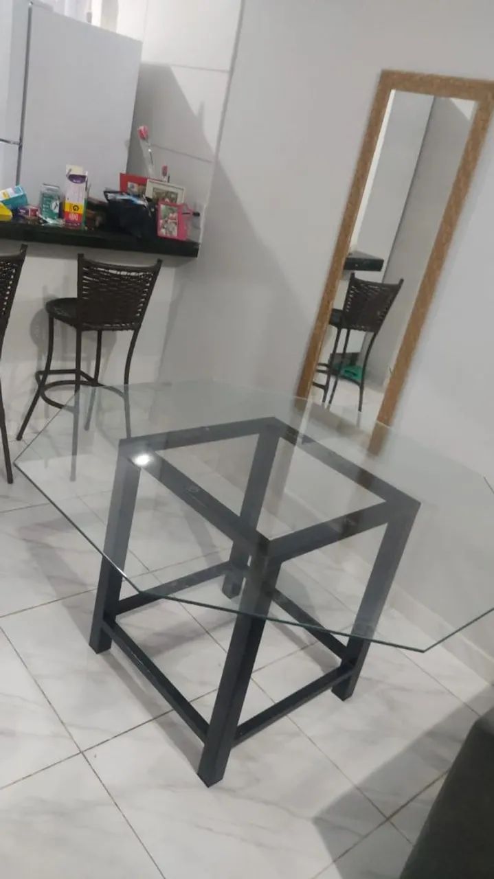 Mesa de Metalon com tampo de vidro