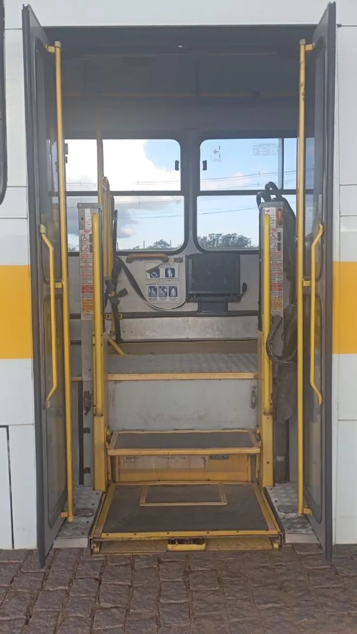 Ônibus  escolar vários modelos  - Foto 5