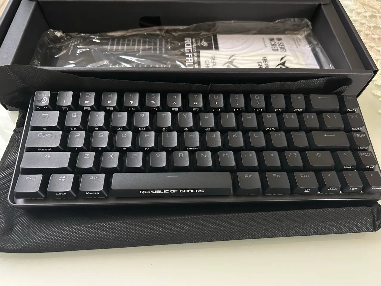 Teclado mecânico 65% asus rog falchion - Foto 2