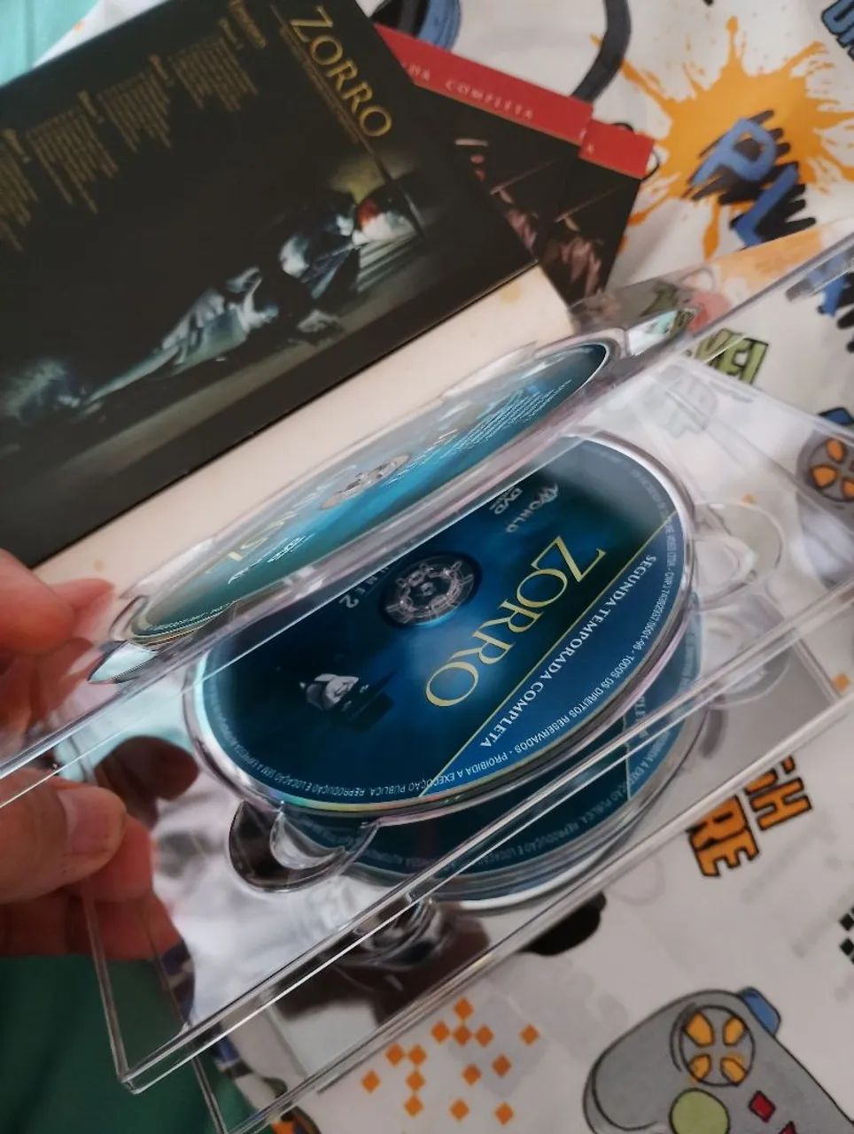 Série Zorro da 1 e 2 T em DVD Original completo com luva Faço Olx