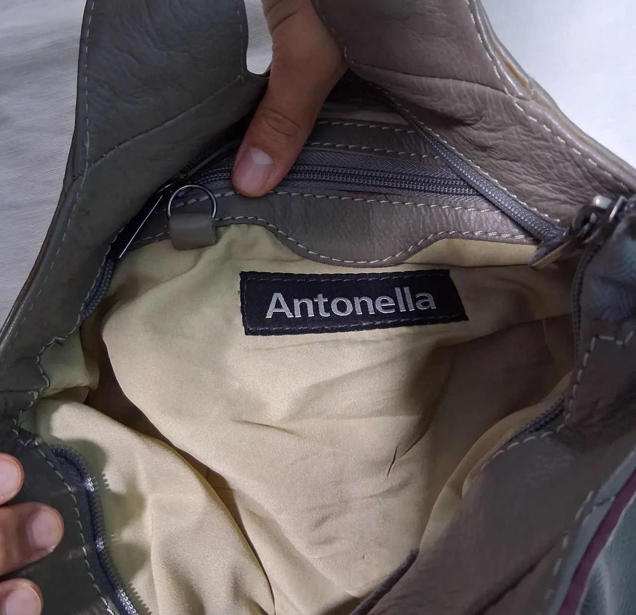 Bolsa em couro  cinza com laço Antonella - Foto 3