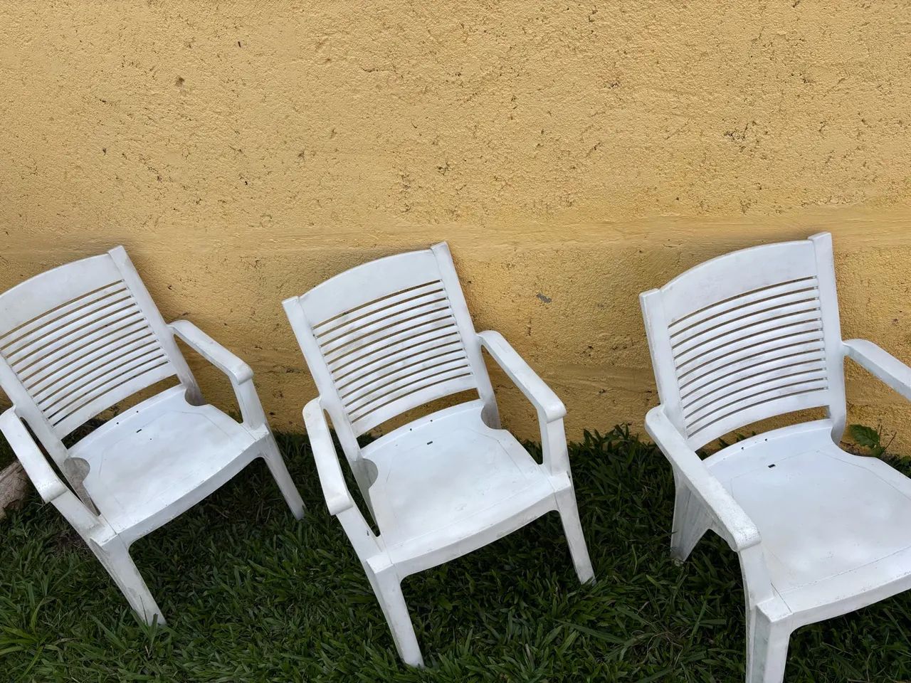 Vendo 3 cadeiras em bom estado