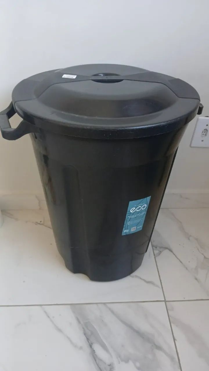 lixeira preta 62lt