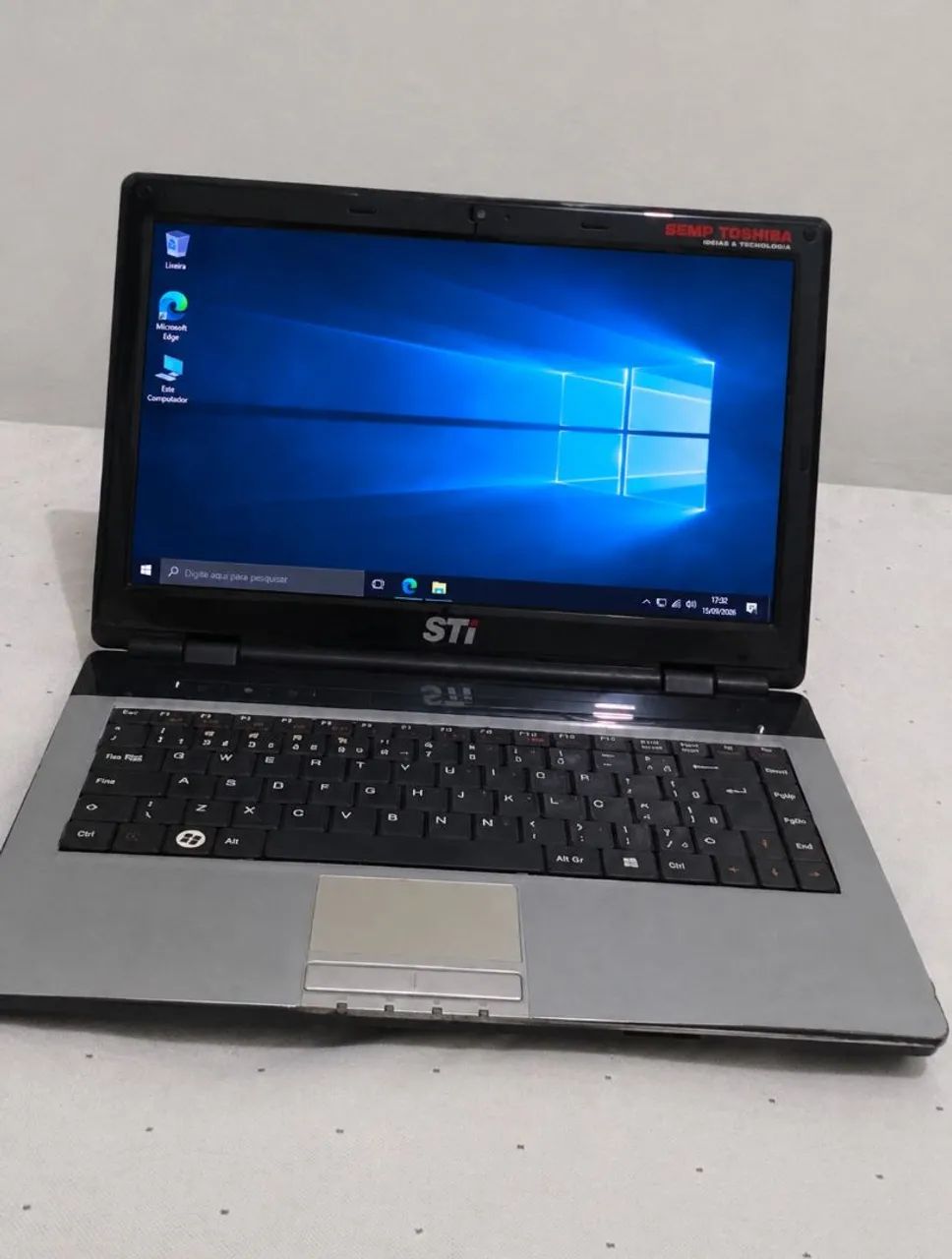 Vendo Clássico Notebook Semp Toshiba.