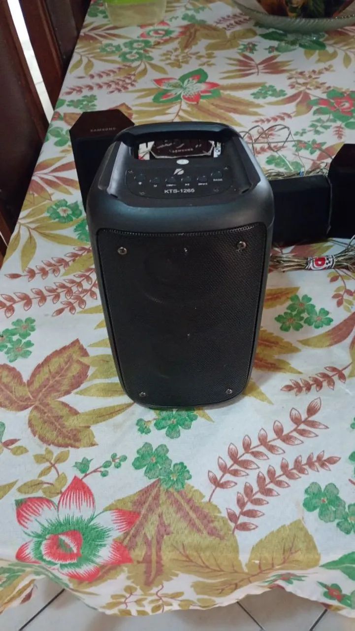 Caixa bluetooth com pendrive 