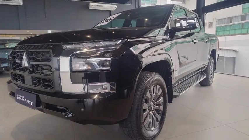 Mitsubishi Triton Triton HPE-S 2.4 CD 4x4 TB Diesel Aut. 2026