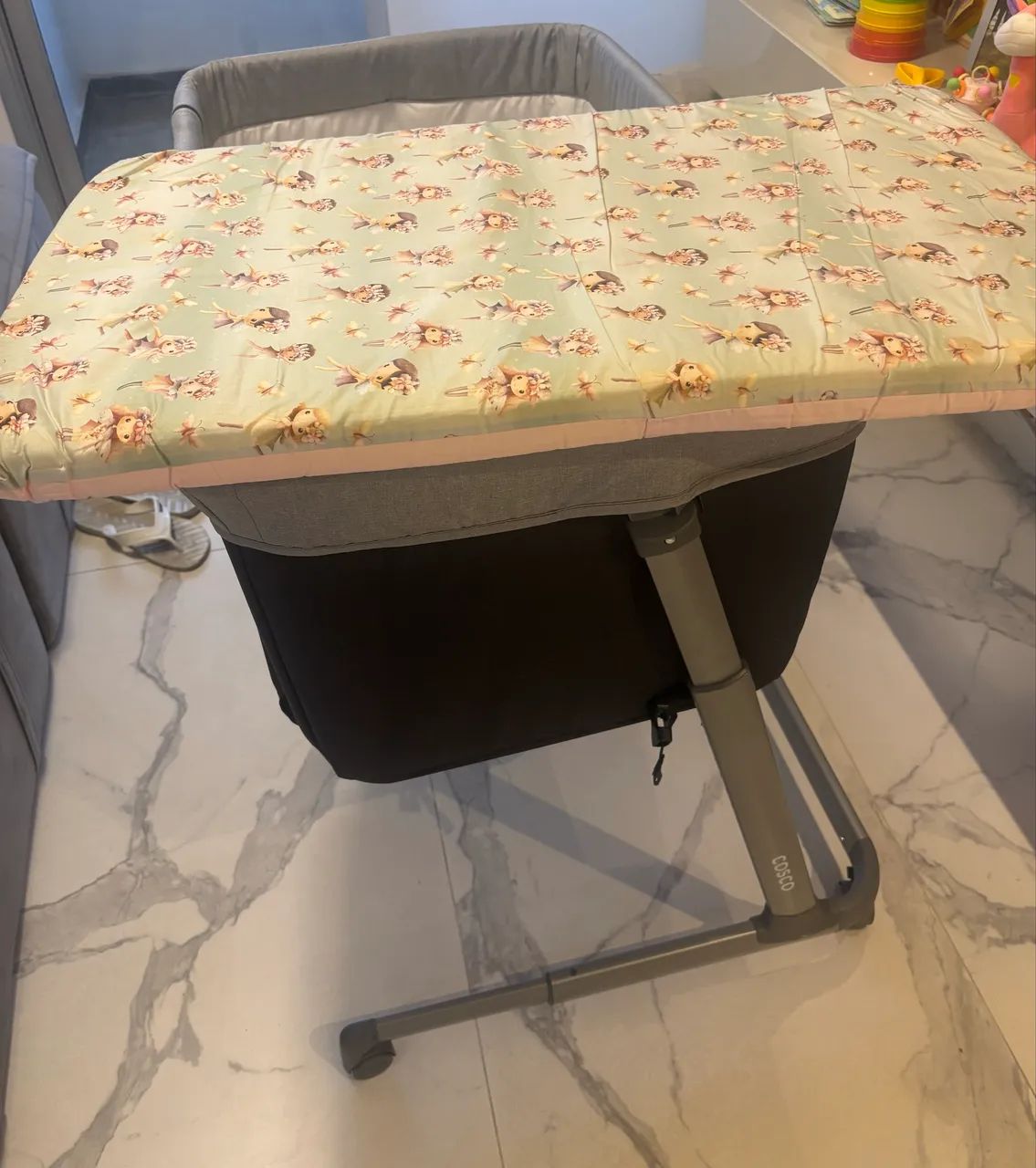 Vendo berço co bed Cosco Portátil Pluggy - Foto 3