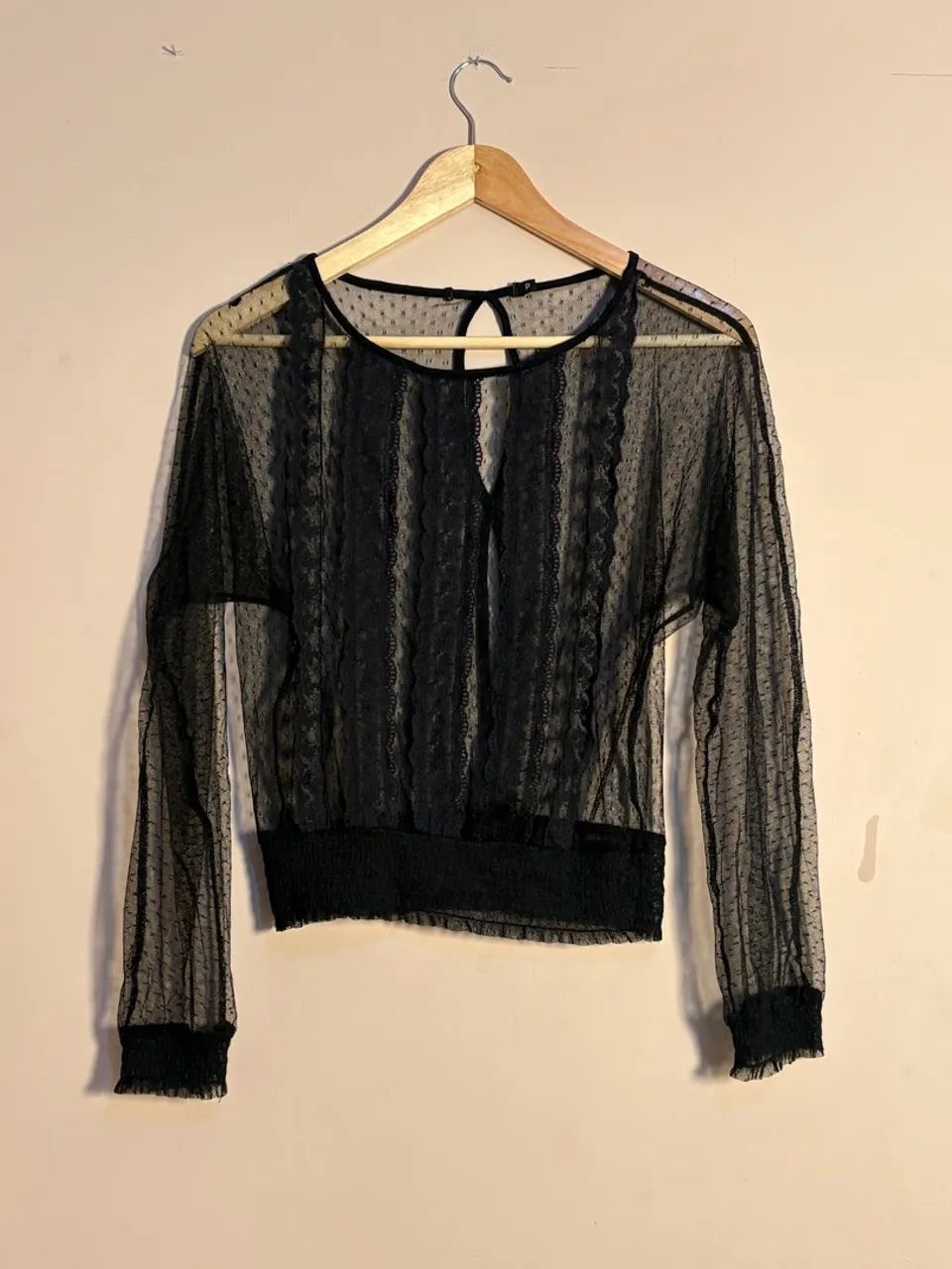 Blusa de renda Dark Retrô sexy