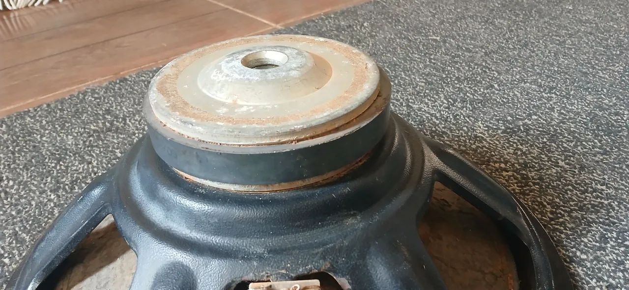 Alto falante usado jbl tornado de 15 polegadas  - Foto 3