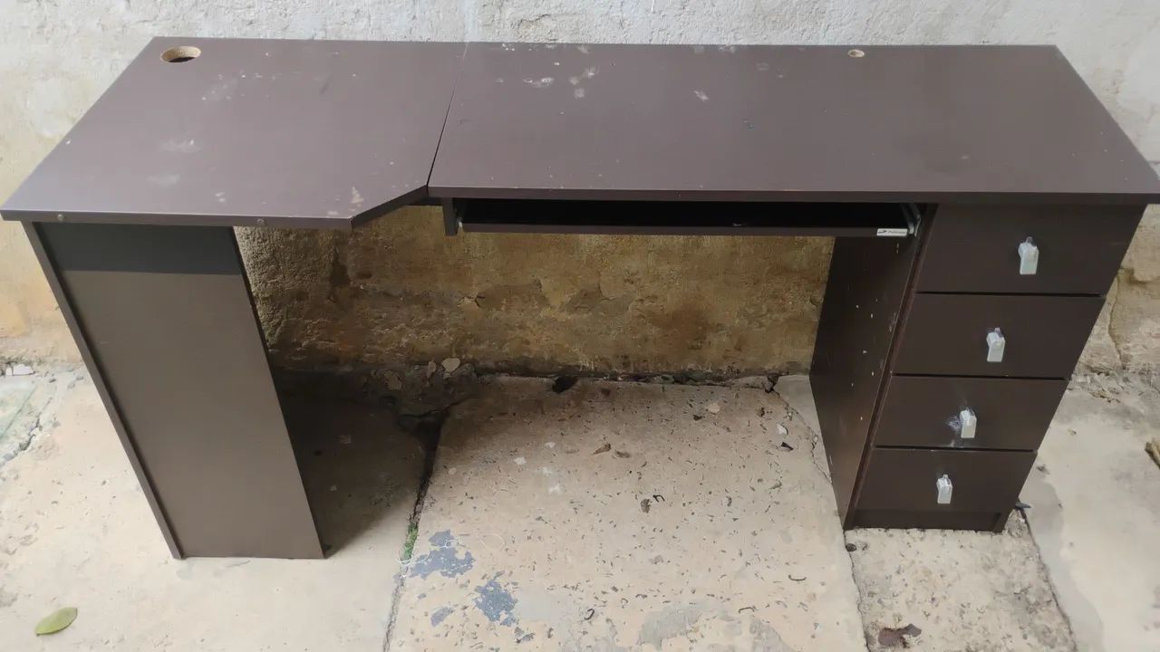 Mesa de escritório para Pc  usada em bom estado  - Foto 2