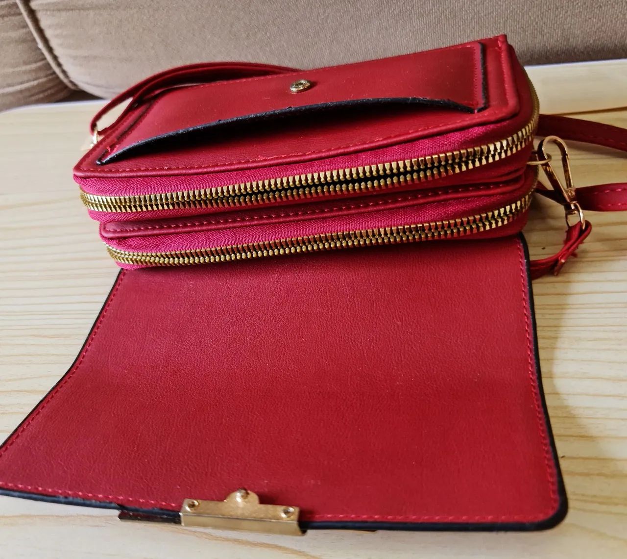 BOLSA TRANSVERSAL VERMELHA EM EXCELENTE ESTADO  - Foto 3