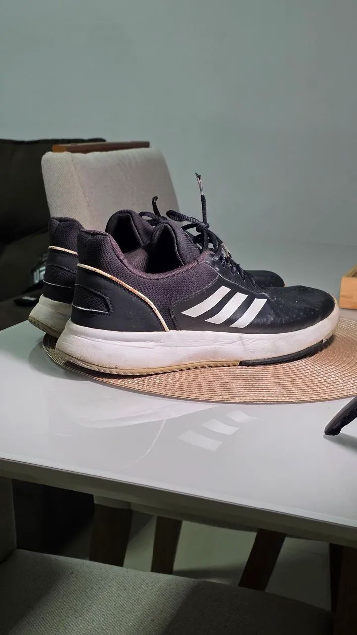 Tenis adidas 