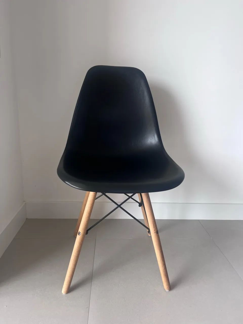 4 cadeiras Eames pretas - Foto 2