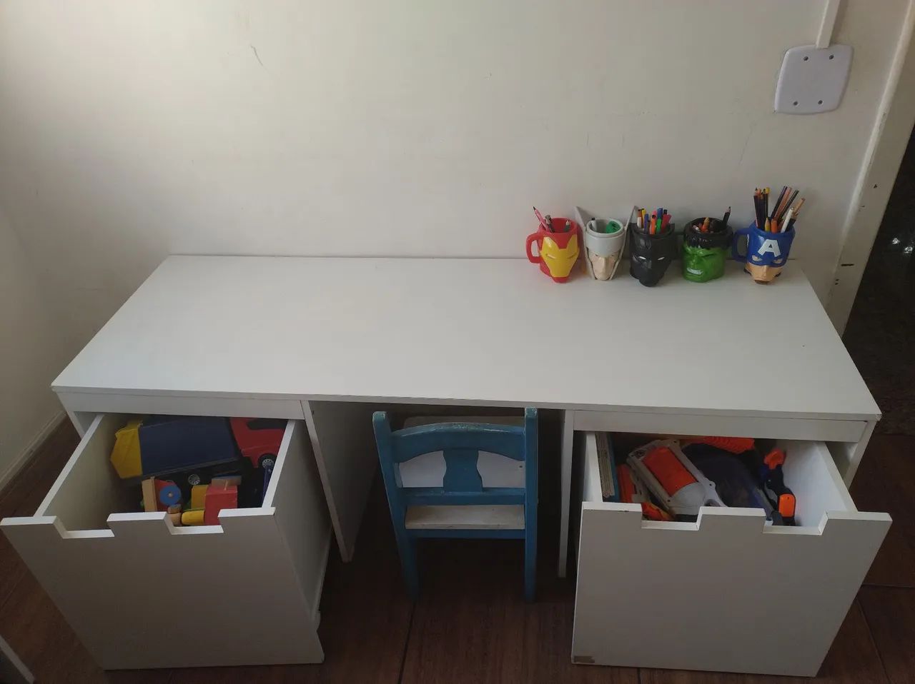 Mesa de estudos infantil com 2 baús  - Foto 3
